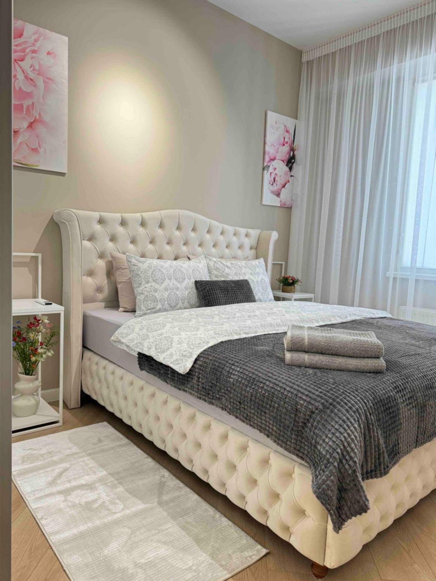 Rentnow Modern Business Apartment With 3 Bedrooms In Centre Кишинів Екстер'єр фото